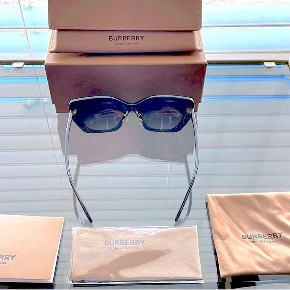 New Burberry Tamsin Sunglasses - Picture 4 of 15